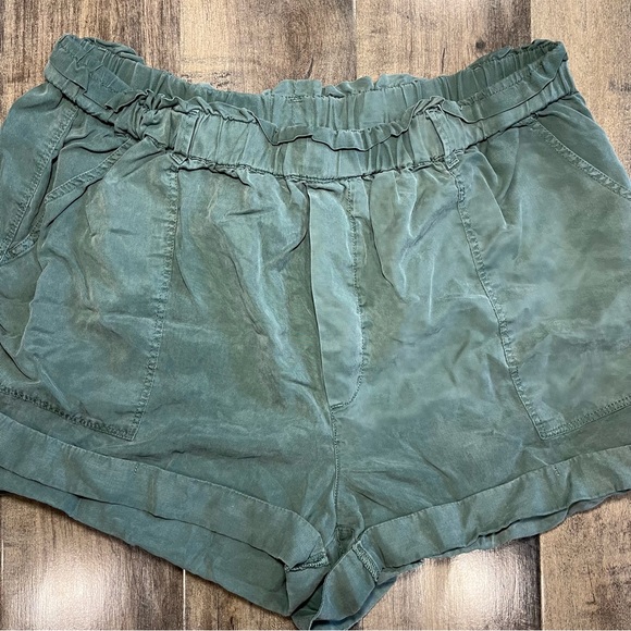 Aerie Women's Xl Paperbag shorts Green (missing belt) - Picture 3 of 8